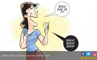 Suami Pergoki Istri Sedang Asyik Video Call Tanpa Busana - JPNN.com