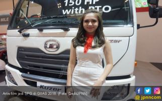 Curhatan Artis Film jadi SPG di GIIAS 2018 - JPNN.com