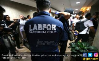 Detik - Detik Peluru Menembus Gedung DPR, Tiarap, Pak! - JPNN.com