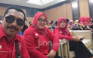 Nur Baitih Honorer K2, Sehari Diundang 3 TV, Didekati Politisi - JPNN.com