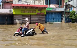 Cara Mudah Mengenal Oli Motor Tercampur Air - JPNN.com