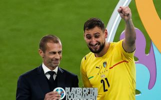 Pemain Terbaik dan Juara Euro 2020, Donnarumma Bikin Tato Trofi Henri Delaunay di Lengan - JPNN.com