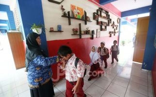 Guru Honorer Dapat Bantuan Rp3 Juta dari Pemerintah, Uangnya Langsung Masuk Rekening - JPNN.com