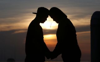Khusus Wanita yang Menjalin Hubungan Asmara, Ini 6 Tanda Pasangan Ingin Menikah dengan Anda - JPNN.com