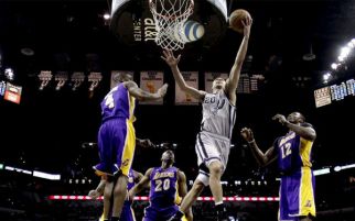 Tony Parker Bantu Spurs Kubur Lakers - JPNN.com