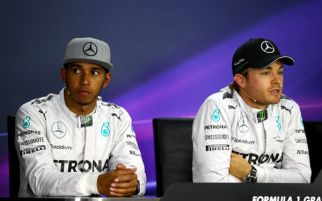 Mercedes Biarkan Hamilton-Rosberg Saling Jegal - JPNN.com