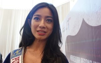 Demi GMT, si Cantik ini Setia Dampingi Menteri Arief - JPNN.com