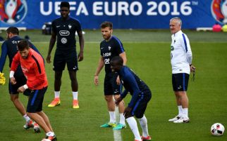 Tak Ingin Fokus Pemain Terganggu, Ini yang Dilakukan Didier Deschamps - JPNN.com