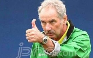 PSSI Djohar Bakal Laporkan Riedl ke FIFA - JPNN.com