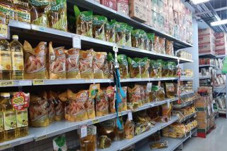Harga Minyak Goreng di Pasar Tradisional dan Indomaret Beda Jauh, Disdag Solo: Tunggu Saja! - JPNN.com Jateng