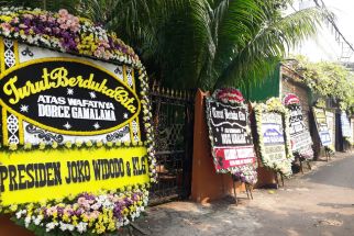 Karangan Bunga Penuhi Rumah Dorce Gamalama, Jokowi hingga Megawati Ikut Berduka - JPNN.com Jateng