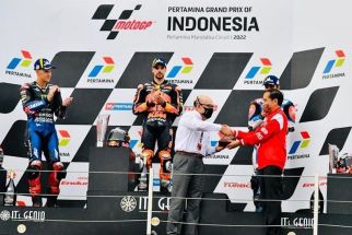 Lihat Presiden Jokowi Berikan Sesuatu untuk Pembalap MotoGP Mandalika, Luhut Binsar: Ini Khusus - JPNN.com Sumut
