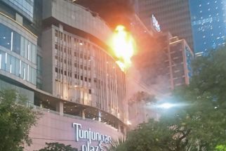 Dari Mau Buka Sampai Sahur, Kebakaran Tunjungan Plaza Akhirnya Kondusif - JPNN.com Jatim