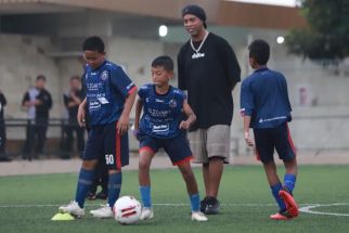 Ronaldinho Beraksi di Malang, Akibat 2 Bobotoh Tewas di Stadion GBLA - JPNN.com NTB