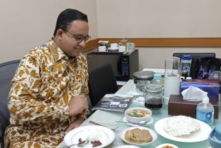 Sebelum Cabut dari Balai Kota DKI, Anies Menikmati Menu Favorit Sup Ikan, Enak - JPNN.com Jakarta