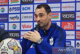 Kalah Melawan Persib Bandung, Pelatih PSIS Tak Mau Salahkan Permainan Keras Pemainnya - JPNN.com Jabar