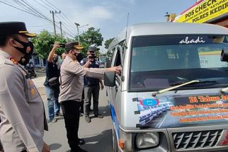 Polda Jawa Timur Ciduk 27 Mobil Travel Gelap Selama Larangan Mudik Lebaran - JPNN.com Jatim