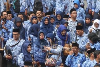 Robert Ungkap Jumlah Guru Honorer di Kota Jayapura, Ternyata - JPNN.com Papua