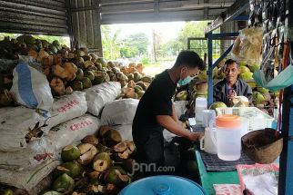 Penjual Degan Ijo Laris Manis di Masa Pandemi, Katanya Bisa Menangkal Covid-19 - JPNN.com Jatim