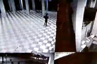 Pria Misterius Ini Numpang Salat Satu Rakaat di Masjid Gus Dur, Lalu..... - JPNN.com Jatim