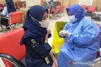 Sudah Dapat Vaksin Dosis Ketiga, Ribuan Nakes Sampang Lebih Percaya Diri  - JPNN.com Jatim