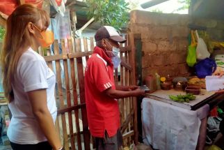  Viral saat Aksi Bagi-bagi Pangan JRX SID, Begini Kondisi Tempat Tinggal Kakek Suyadi - JPNN.com Bali