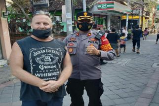 Viral Bule Australia Bagi-bagi Nasi Bungkus di Bali Selama Pandemi, Misinya Bikin Terharu - JPNN.com Bali