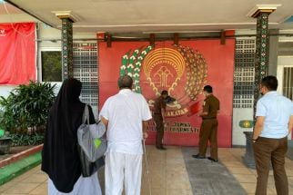 Detik-detik Terpidana Korupsi Dana Kredit Bank NTT Dijebloskan ke Penjara - JPNN.com Bali