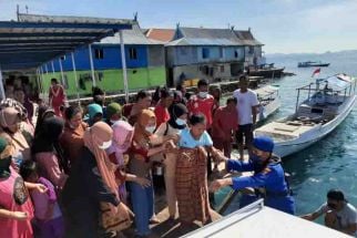 Polairud NTT Jalankan Misi Kemanusian: Evakuasi Ibu Hamil dari Pulau Messah - JPNN.com Bali