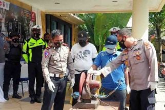 Polres Lombok Barat Gergaji Knalpot Brong dan Motor Pelaku Balap Liar, Lihat Penampakannya - JPNN.com Bali