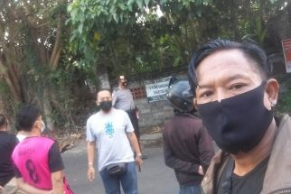 Pedagang Pasar Syok Temukan Pria Paro Baya Tewas Gantung Diri di Pinggir Jalan - JPNN.com Bali