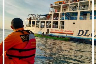 KMP Wicitra Dharma Kandas di Kayangan, Evakuasi Penumpang Berjam-jam  - JPNN.com Bali