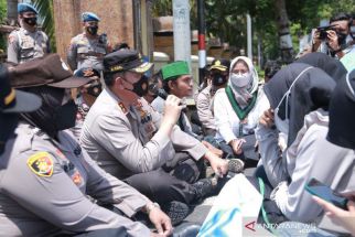 Mahasiswa Demo Polda NTB Buntut Aksi Brutal Briptu A, Respons Irjen M Iqbal Tak Terduga - JPNN.com Bali