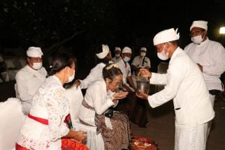 Begini Jalannya Prosesi Pengelukatan Sukmawati Soekarnoputri Jadi Pemeluk Hindu, Sakral - JPNN.com Bali