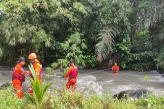 SAR Mataram; Dua Korban Terseret Arus Sungai Jongkok Belum Ditemukan - JPNN.com Bali