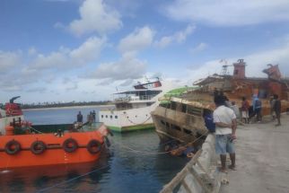 KM Cantika Korban Badai Seroja Berhasil Dievakuasi, Pelabuhan Seba NTT Kembali Normal - JPNN.com Bali