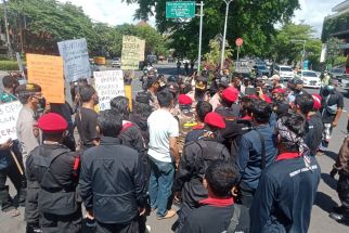 Warning Keris Bali: Jangan Kotori Tanah Dewata dengan Aksi Menuntut Papua Merdeka - JPNN.com Bali
