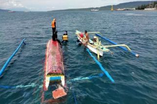 Jukung Terbalik di Selat Bali, Lihat Nih Nasib 7 Pemancing - JPNN.com Bali