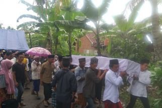 Jenazah Pekerja Migran Asal Lombok Tengah Dipulangkan, Tangis Keluarga Pecah - JPNN.com Bali
