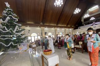 Umat Kristiani di GKPB di Kerobokan Kenakan Pakaian Bali Saat Ibadah Natal - JPNN.com Bali