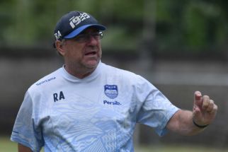 Pelatih Robert Rene Alberts Targetkan Persib Menang, karena…. - JPNN.com Bali