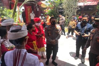 314 Polisi Denpasar Amankan 16 Wihara, Tangkal Klaster Baru Omicron - JPNN.com Bali