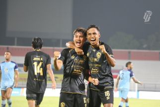 Arema FC Puncaki Daftar Klasemen Liga 1, Ketar-ketir Perlawanan Keras Persela - JPNN.com Bali