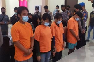Polisi Gerebek Indekos di Sandubaya, Ciduk 4 Terduga Pelaku Narkoba, Anda Kenal? - JPNN.com Bali