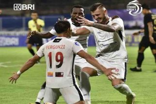 Persipura Ajari PSIS Main Bola, Coach Achmad Syok Berat, Kalimatnya Bikin Jantungan - JPNN.com Bali