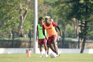 Hugo Gomez Genjot Fisik di Brasil, Sentil Pemain Baru Madura United, Keras - JPNN.com Bali