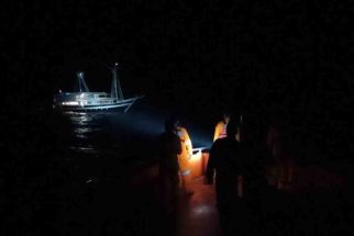 Kapal Pengangkut Turis Asing dari Bali Bermasalah di Selat Lombok, SAR Bergerak - JPNN.com Bali
