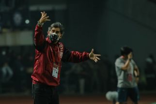 Laga Persib vs Bali United Banjir Kartu, Kalimat Coach Teco Menyengat - JPNN.com Bali