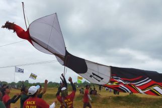 Langit Denpasar Bali Penuh Layang-layang, Hadiah dari Koster Menggiurkan - JPNN.com Bali