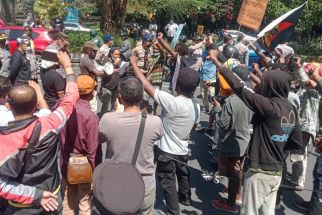 Simak 24 Tuntutan Mahasiswa Papua di Bali: Cabut Otsus, Minta PBB Tanggung Jawab - JPNN.com Bali
